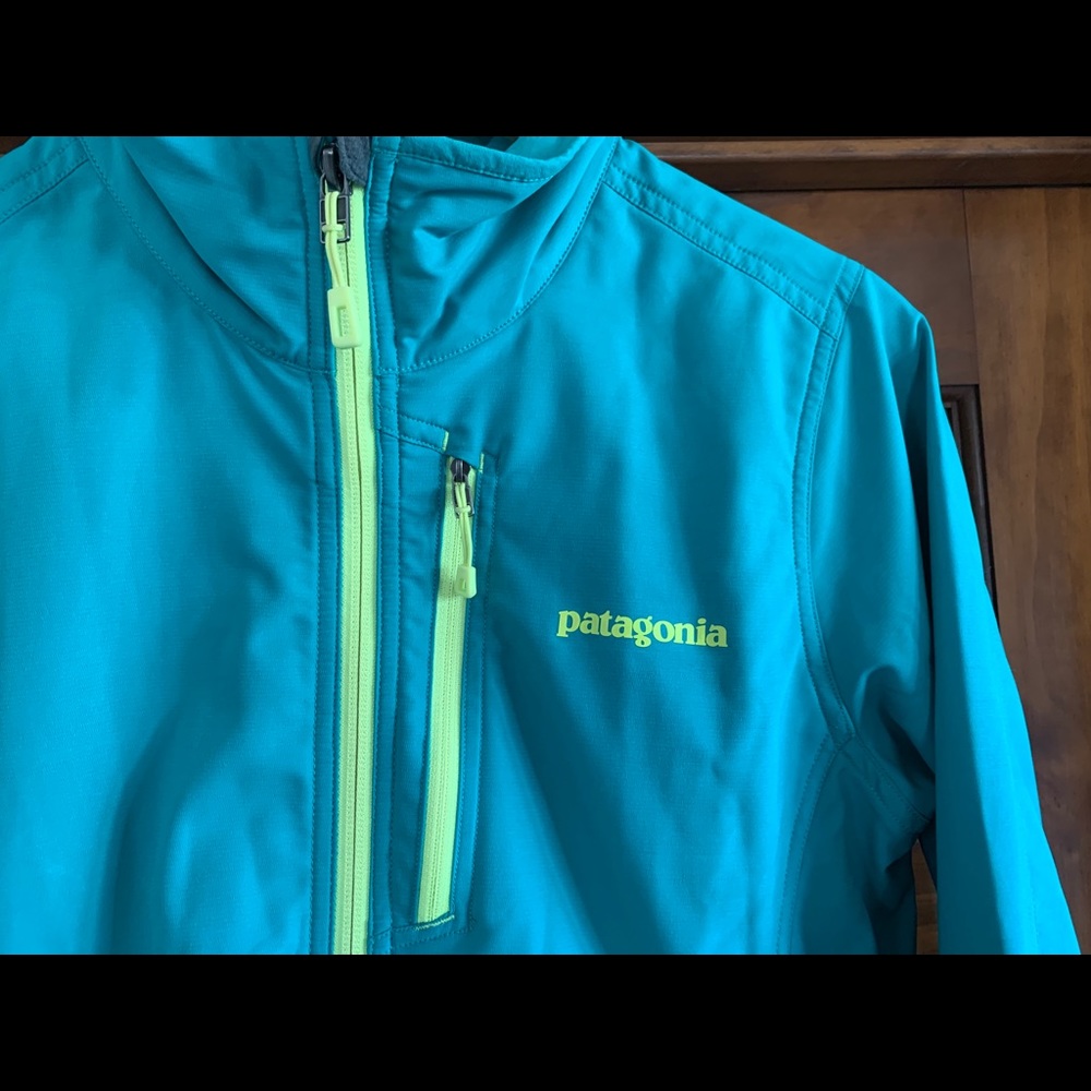 Patagonia jacket, women’s medium - Picture 2 of 4